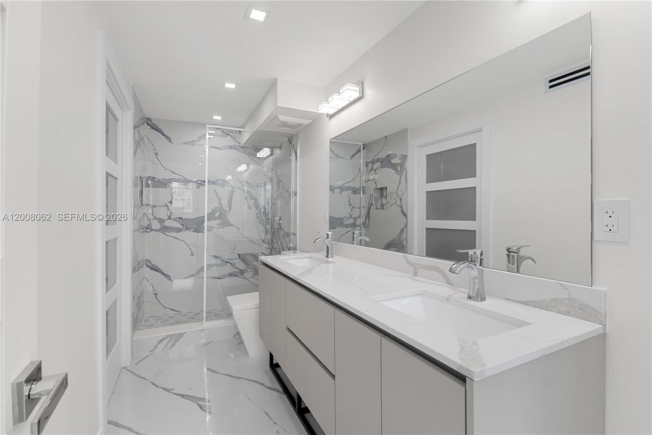 345 Ocean Dr, Unit 708, Miami Beach, FL 33139 Photo