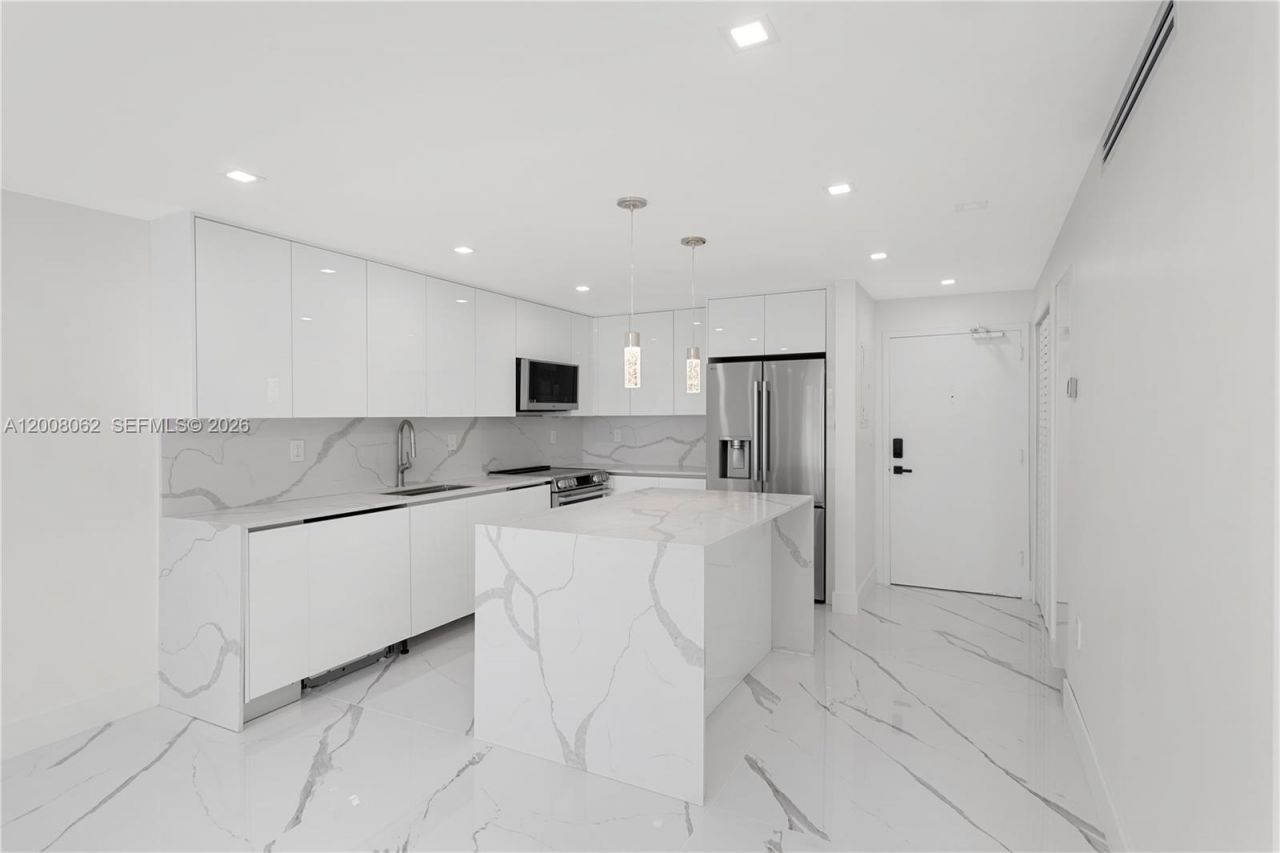 345 Ocean Dr, Unit 708, Miami Beach, FL 33139 Photo