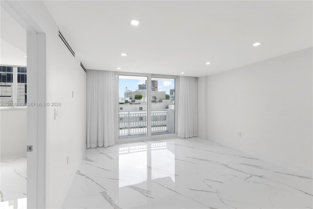 345 Ocean Dr, Unit 708, Miami Beach, FL 33139 Photo
