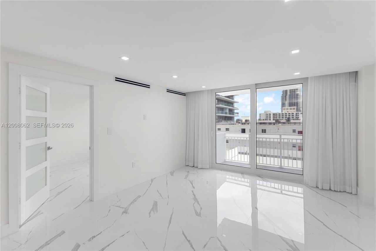 345 Ocean Dr, Unit 708, Miami Beach, FL 33139 Photo