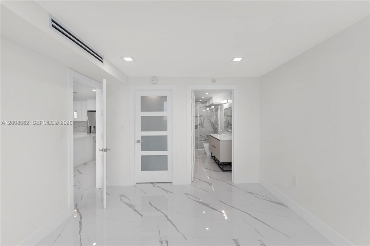 345 Ocean Dr, Unit 708, Miami Beach, FL 33139 Photo