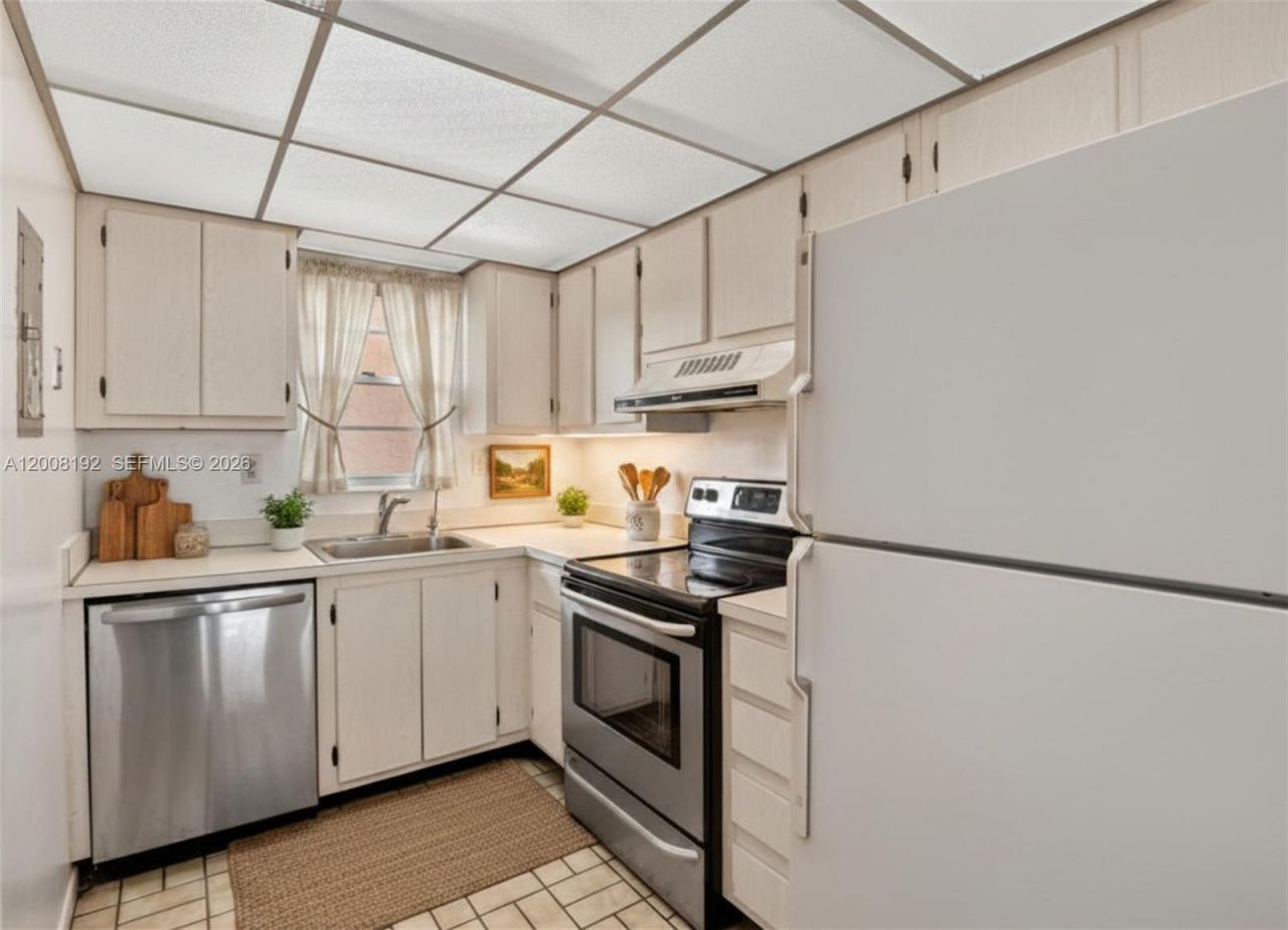 3300 W Rolling Hills Cir, Unit 606, Davie, FL 33328 Photo
