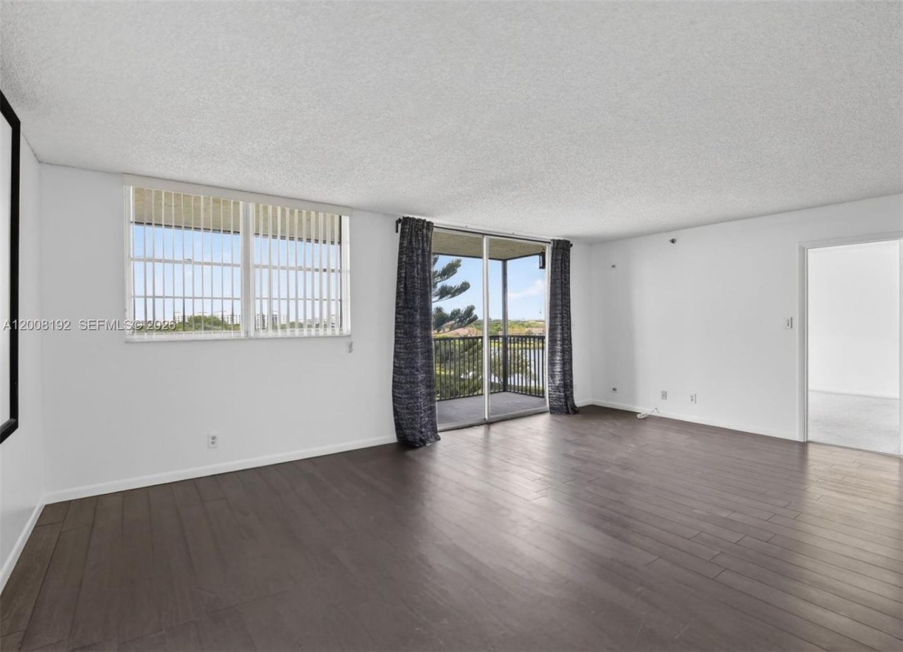 3300 W Rolling Hills Cir, Unit 606, Davie, FL 33328 Photo