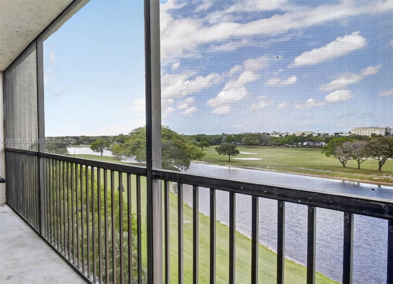 3300 W Rolling Hills Cir, Unit 606, Davie, FL 33328 Photo