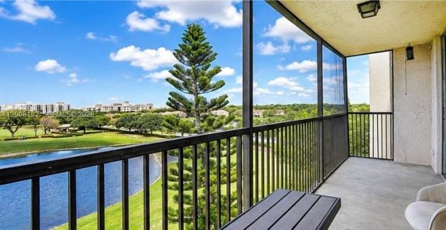 3300 W Rolling Hills Cir, Unit 606, Davie, FL 33328 Photo