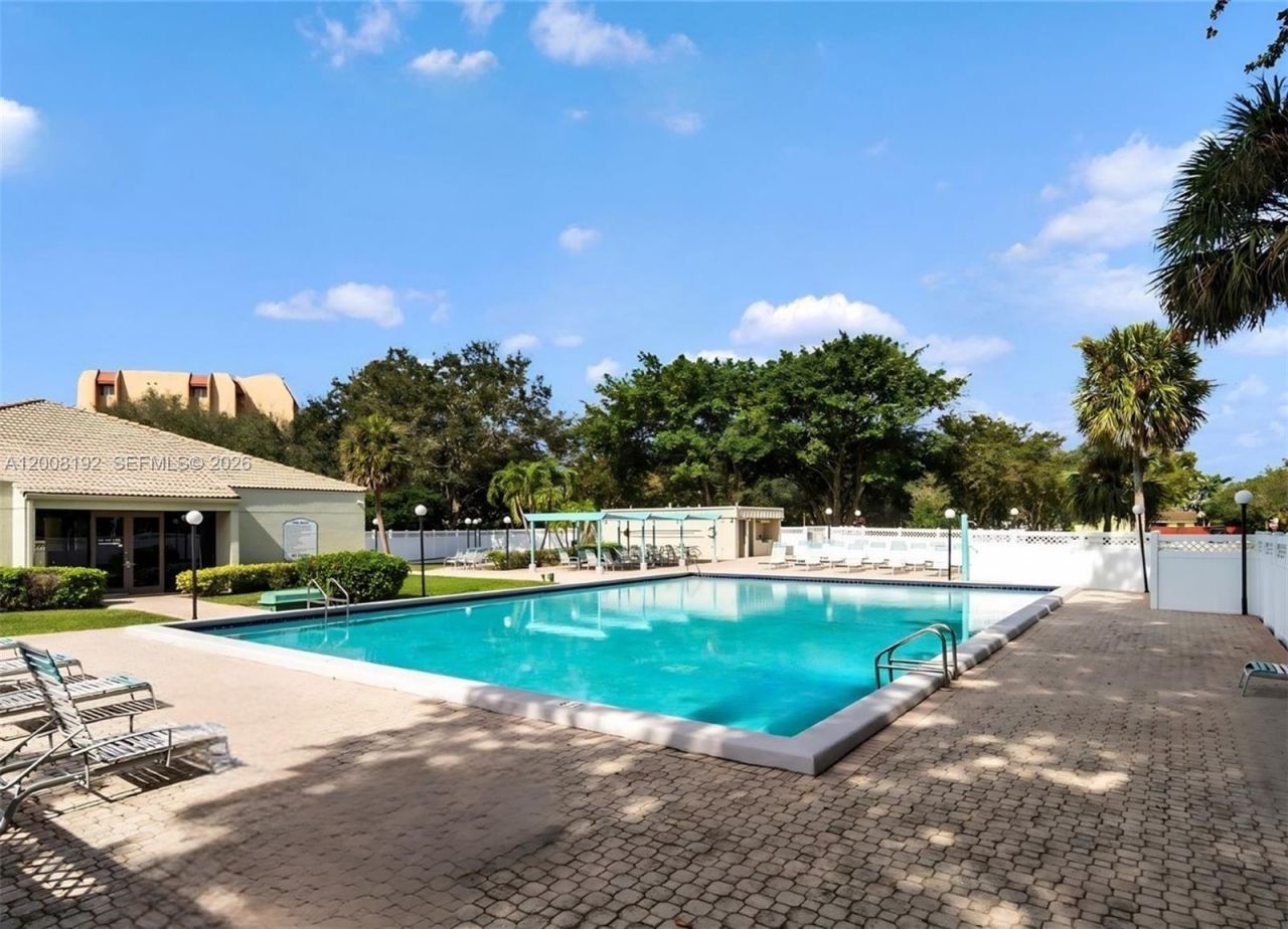 3300 W Rolling Hills Cir, Unit 606, Davie, FL 33328 Photo