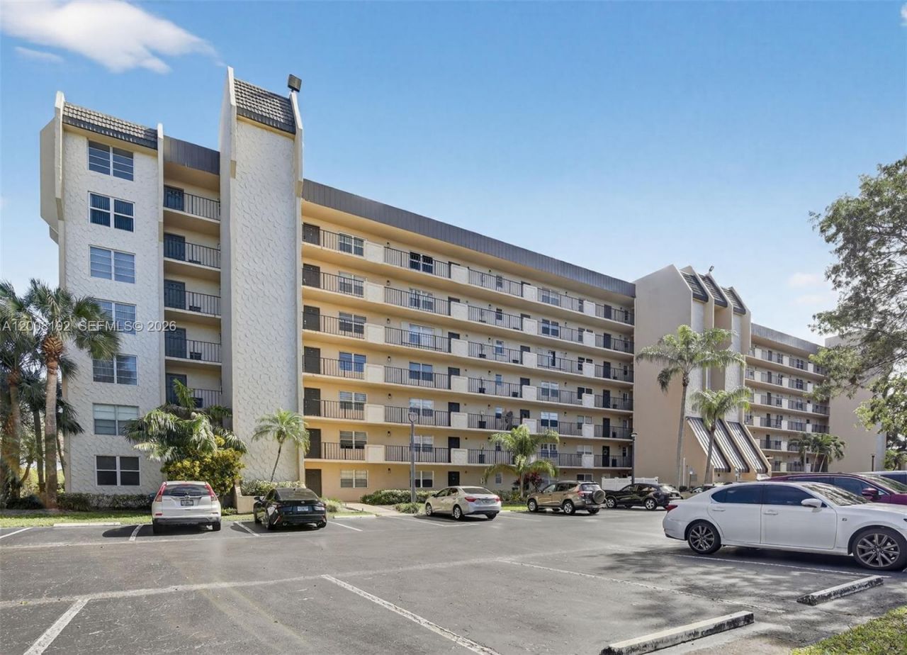 3300 W Rolling Hills Cir, Unit 606, Davie, FL 33328 Photo