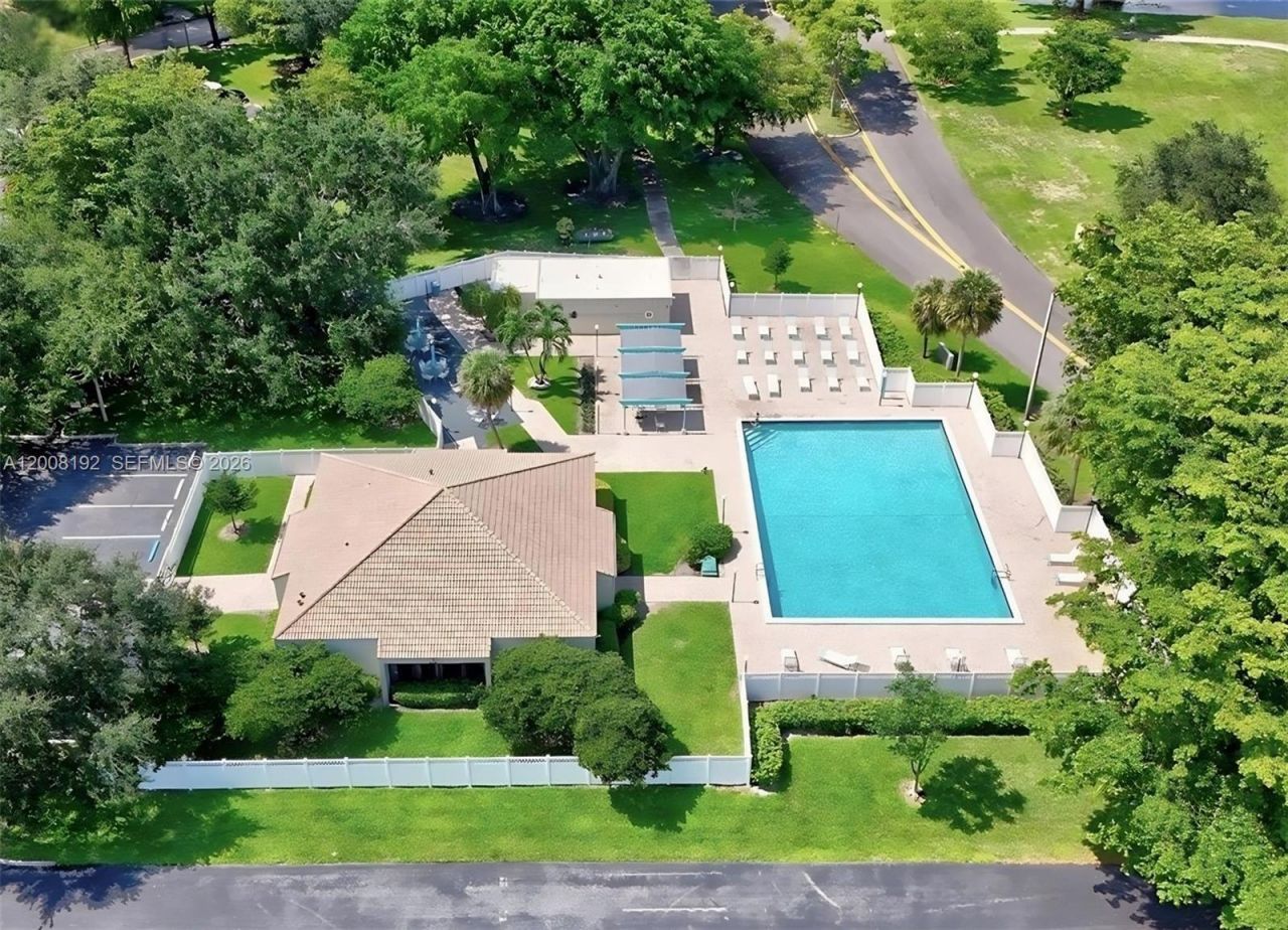 3300 W Rolling Hills Cir, Unit 606, Davie, FL 33328 Photo