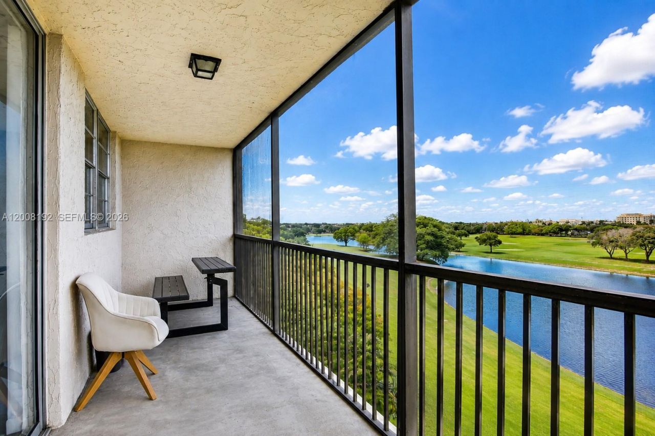 3300 W Rolling Hills Cir, Unit 606, Davie, FL 33328 Photo