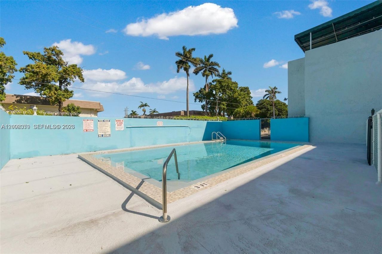 4370 NW 11th St, Unit 206, Miami, FL 33126 Photo