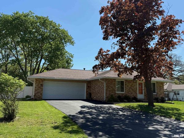 514 N 11TH Street, Petersburg, IL 62675