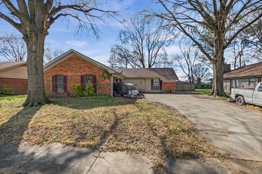 1034 W Roselawn Drive, West Memphis, AR 72301 Main Photo