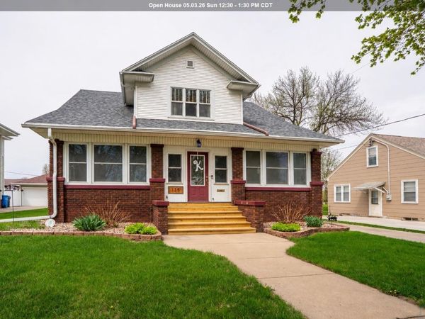 135 6th Ave NE, LeMars, IA 51031