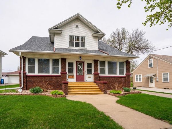 135 6th Ave NE, LeMars, IA 51031