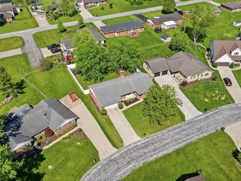 833 Glyncrest Drive, Wapakoneta, OH 45895 Photo 2