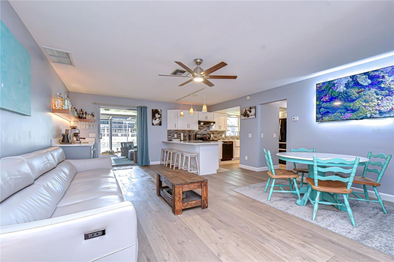 9625 Commodore Drive , Seminole, FL 33776 Photo