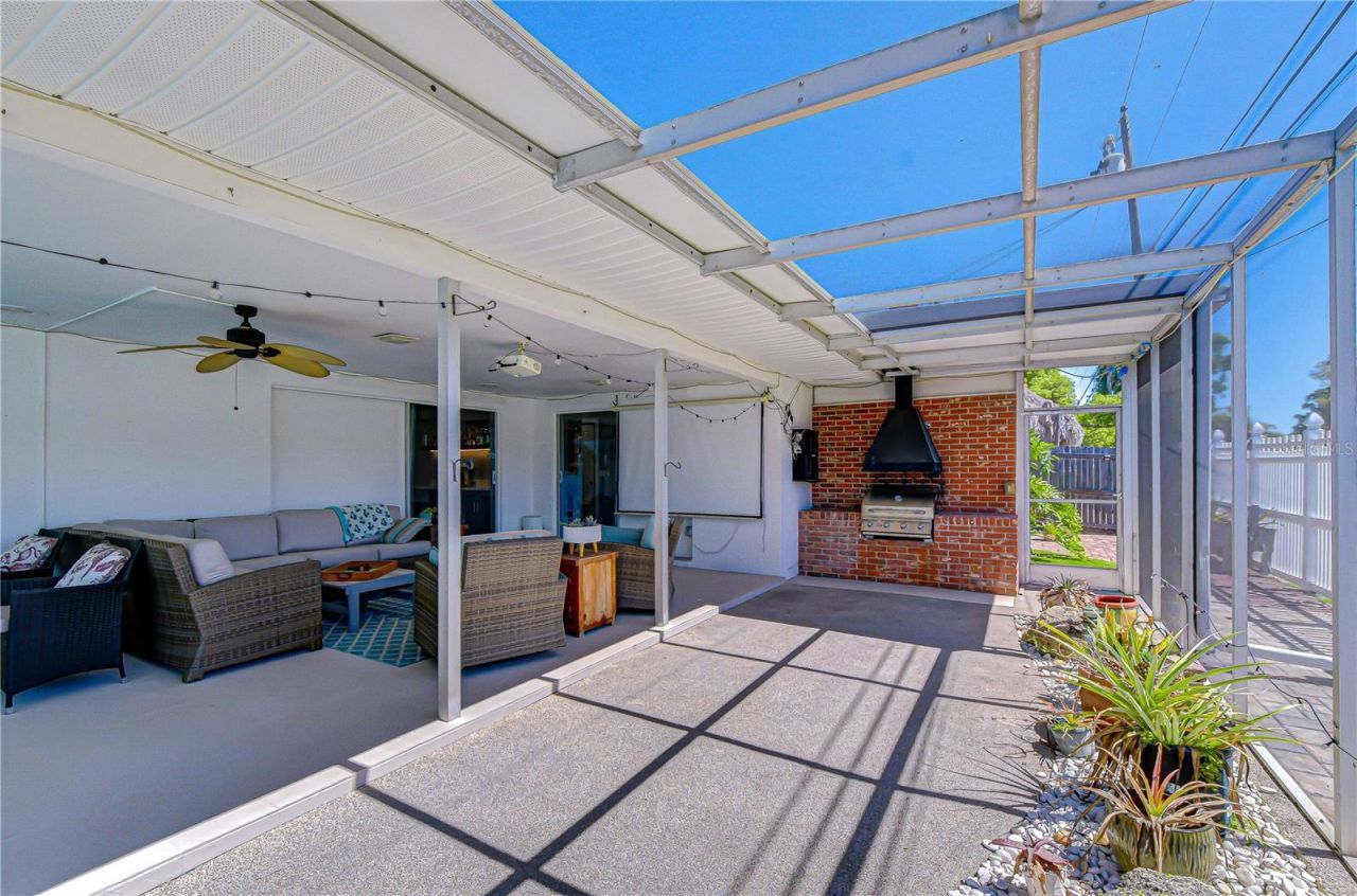 9625 Commodore Drive , Seminole, FL 33776 Photo