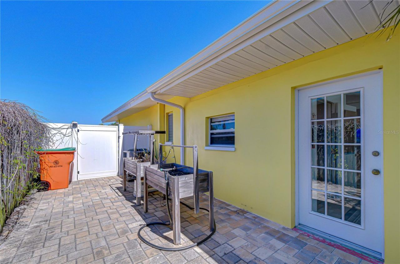 9625 Commodore Drive , Seminole, FL 33776 Photo