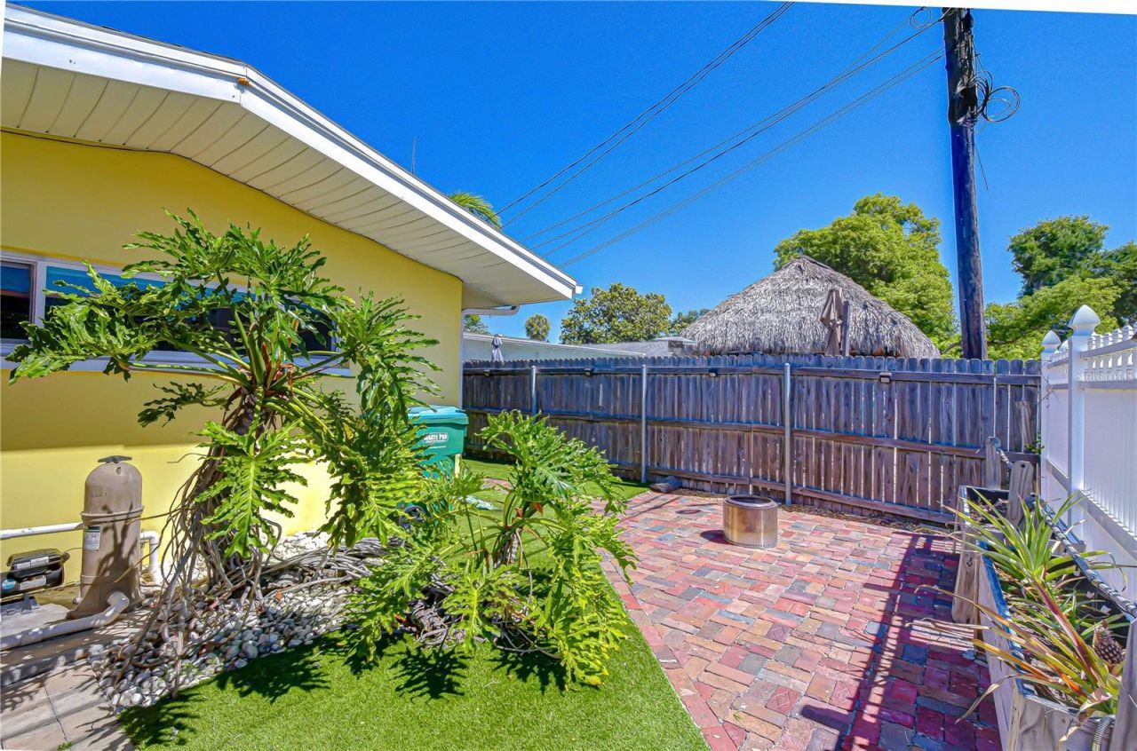 9625 Commodore Drive , Seminole, FL 33776 Photo