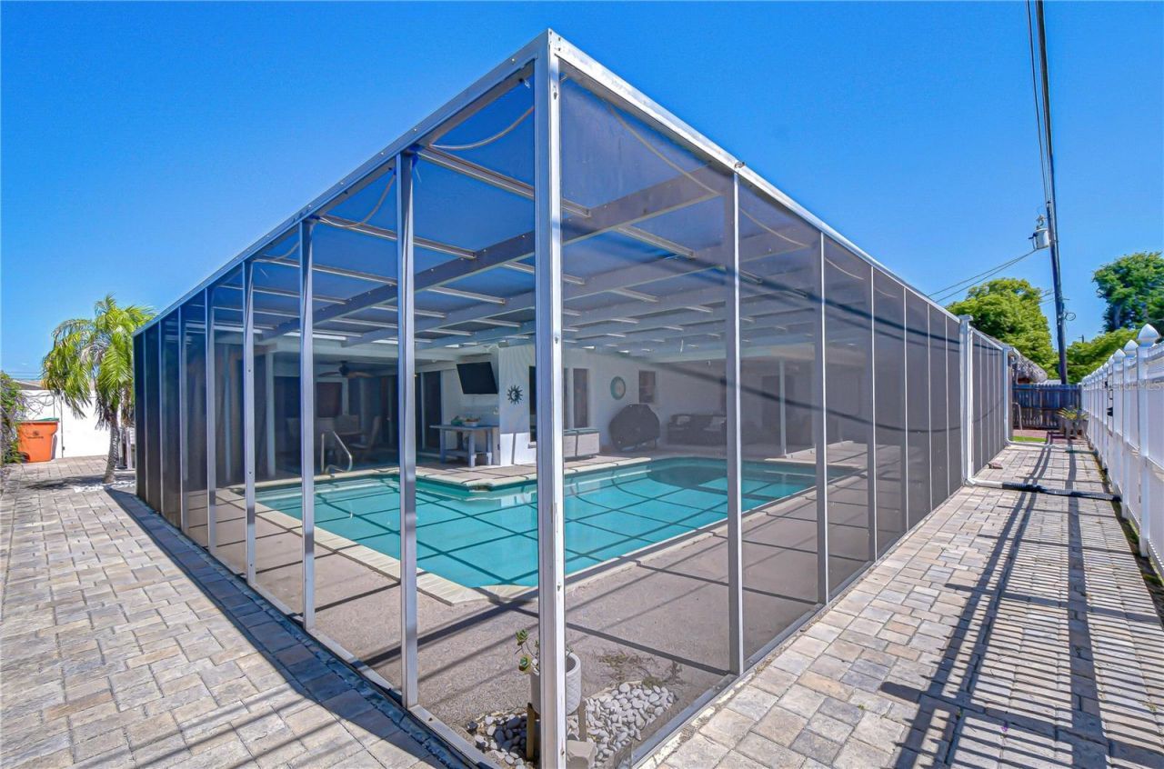 9625 Commodore Drive , Seminole, FL 33776 Photo