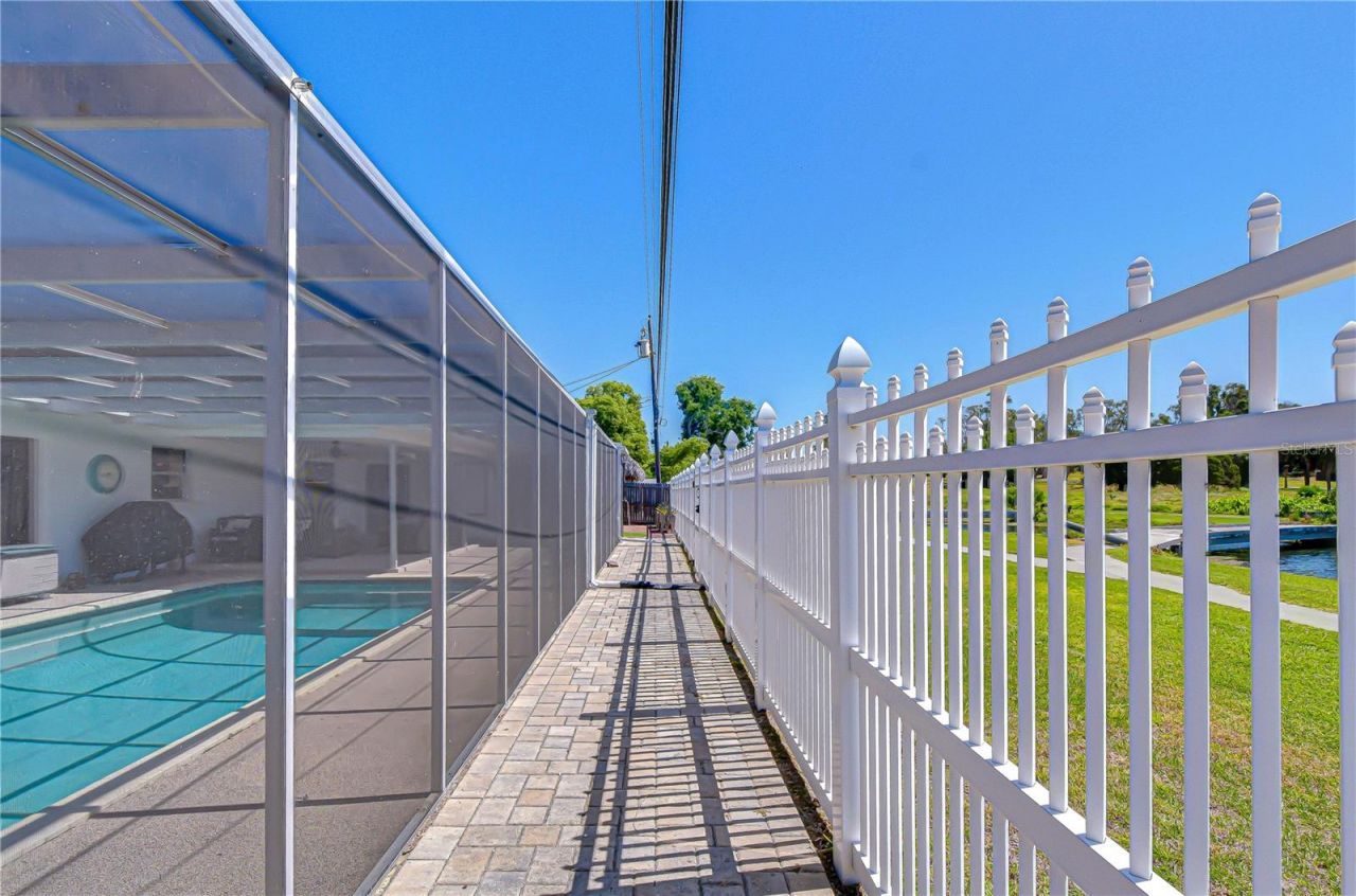 9625 Commodore Drive , Seminole, FL 33776 Photo