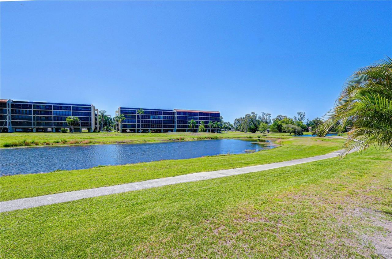 9625 Commodore Drive , Seminole, FL 33776 Photo