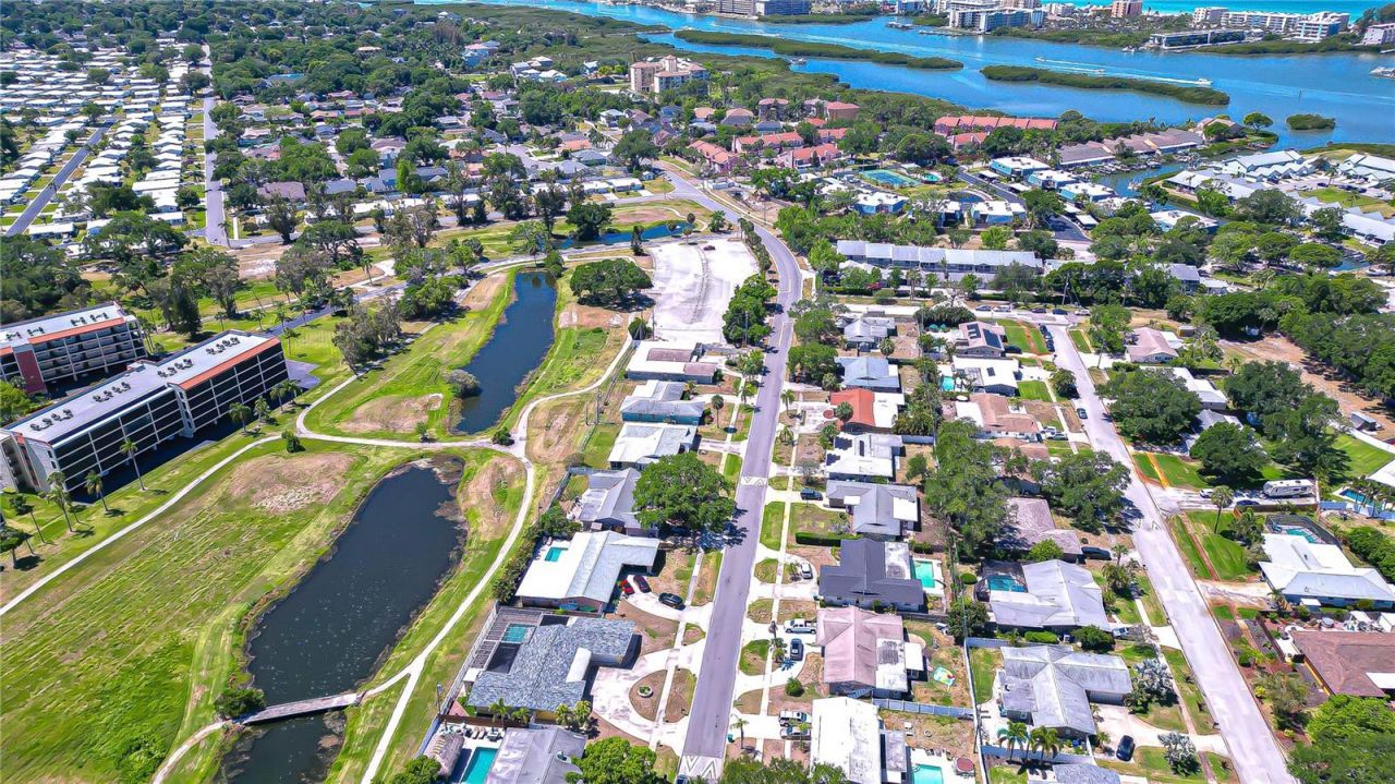 9625 Commodore Drive , Seminole, FL 33776 Photo