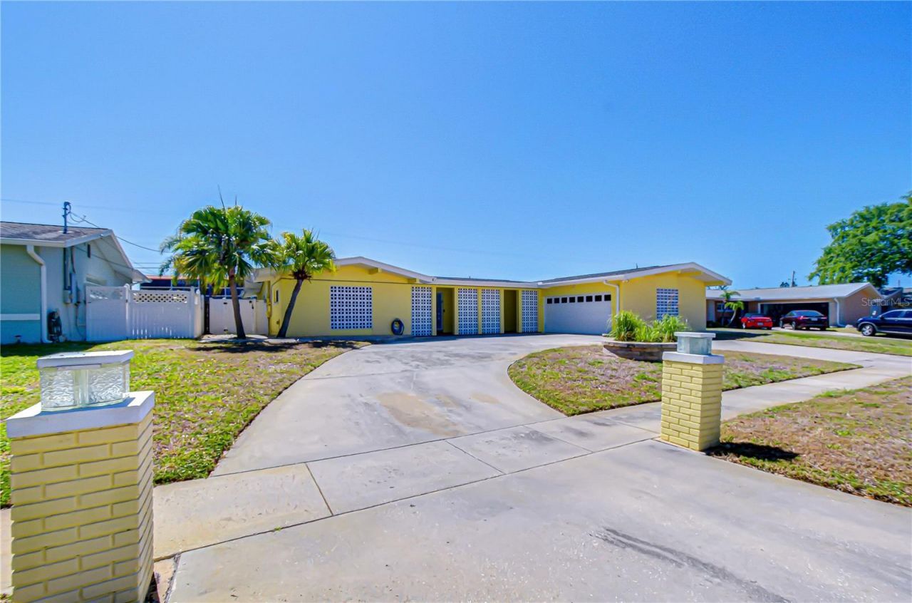 9625 Commodore Drive , Seminole, FL 33776 Photo