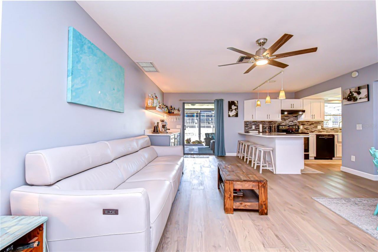 9625 Commodore Drive , Seminole, FL 33776 Photo