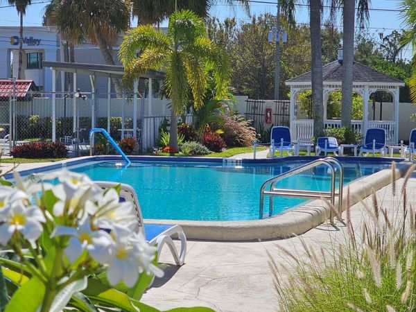 1100 E BAY DRIVE, Unit 105, LARGO, FL 33770