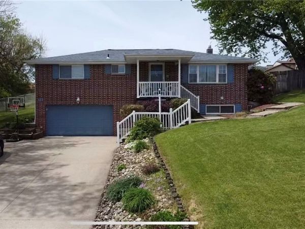 135 Melinda Avenue , Wintersville, OH 43953