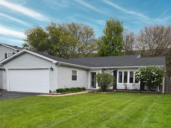 141 Pebble Creek Trail , Carol Stream, IL 60188