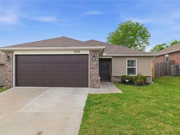 733 S Jaybird Lane , Fayetteville, AR 72701