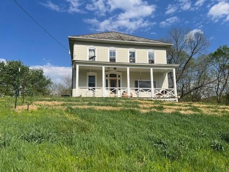 5470 N River Road E, Zanesville, OH 43701 Photo 1