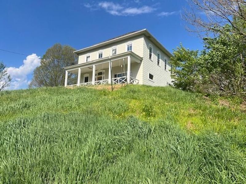 5470 N River Road E, Zanesville, OH 43701 Photo 2