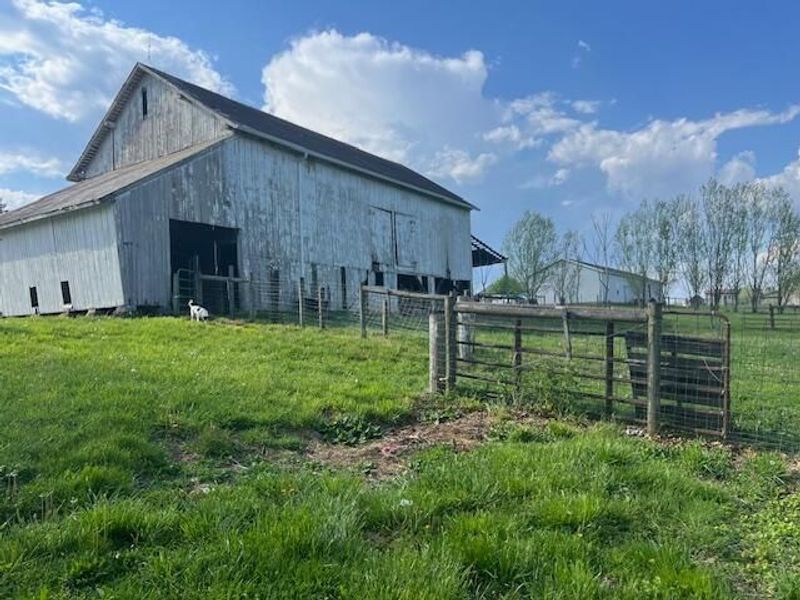 5470 N River Road E, Zanesville, OH 43701 Photo 26