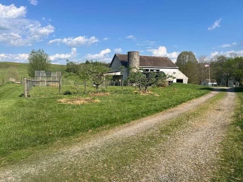 5470 N River Road E, Zanesville, OH 43701 Photo 27