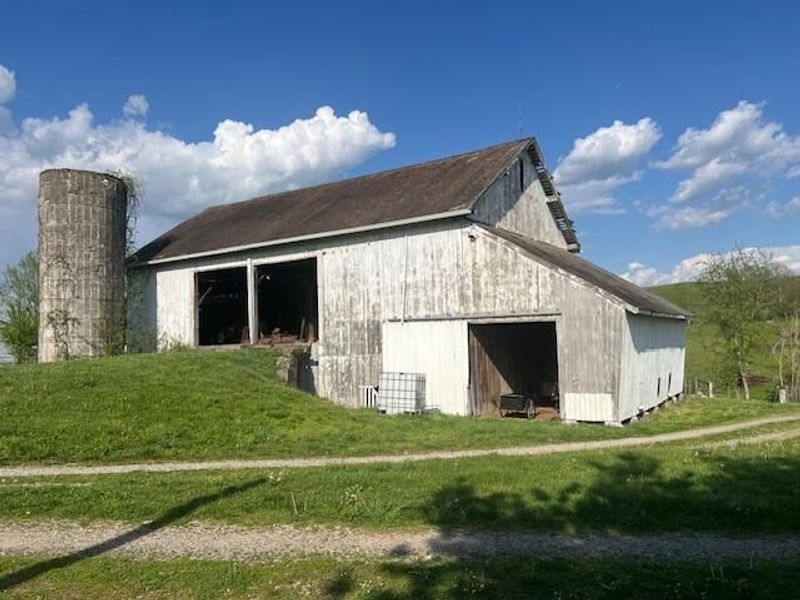 5470 N River Road E, Zanesville, OH 43701 Photo 28