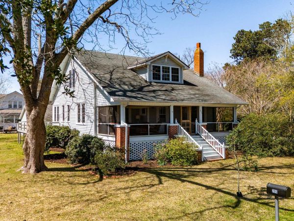 205 High Street, Oriental, NC 28571