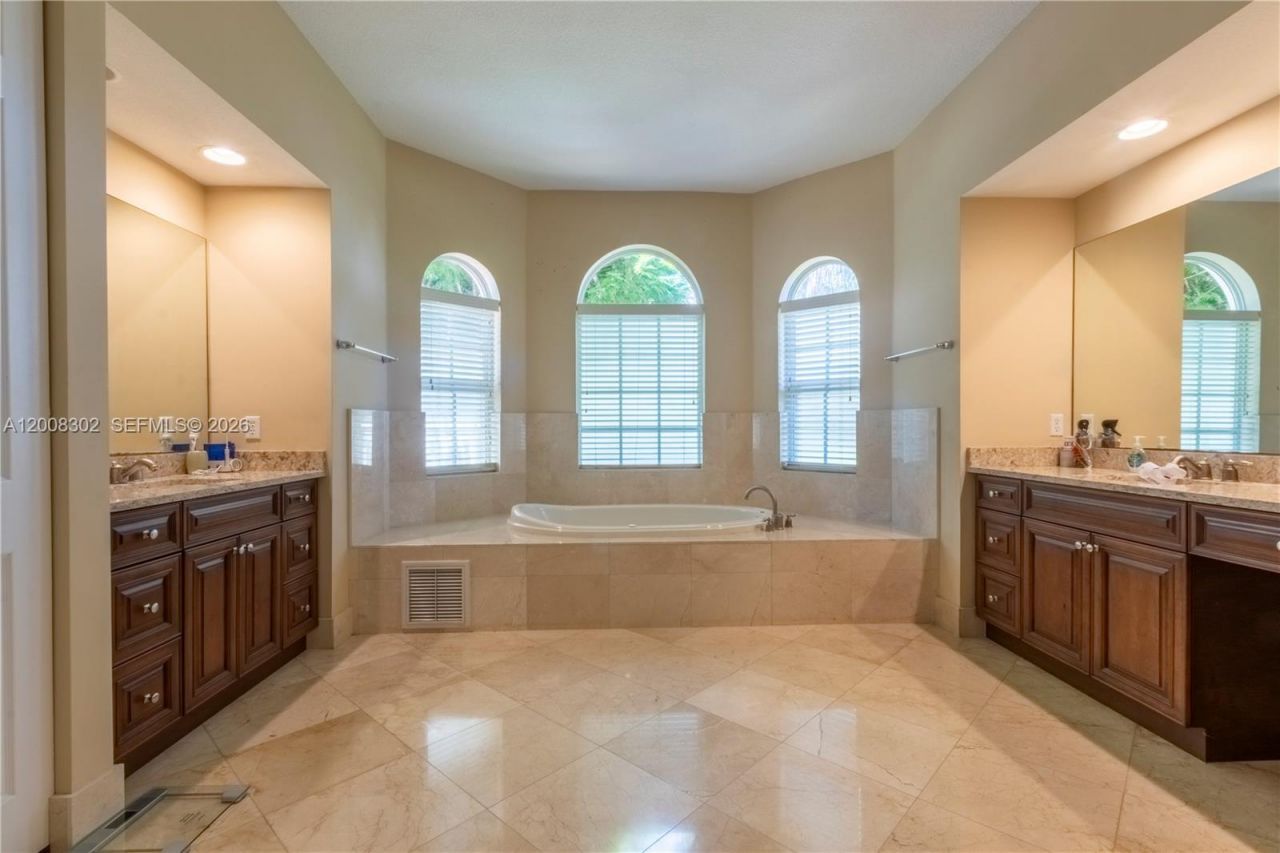 12743 N Winners Cir, Davie, FL 33330 Photo