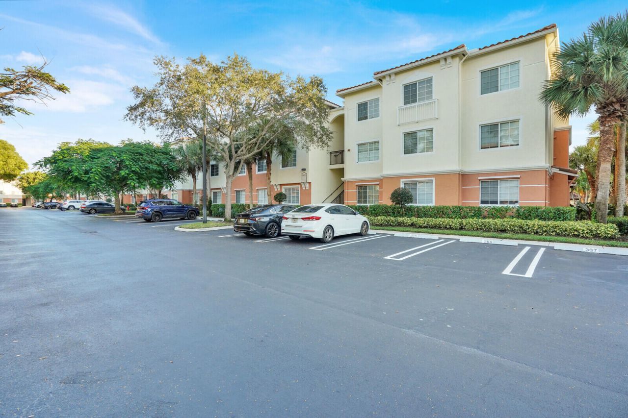 9849 Baywinds Drive, Unit 8304, West Palm Beach, FL 33411 Photo