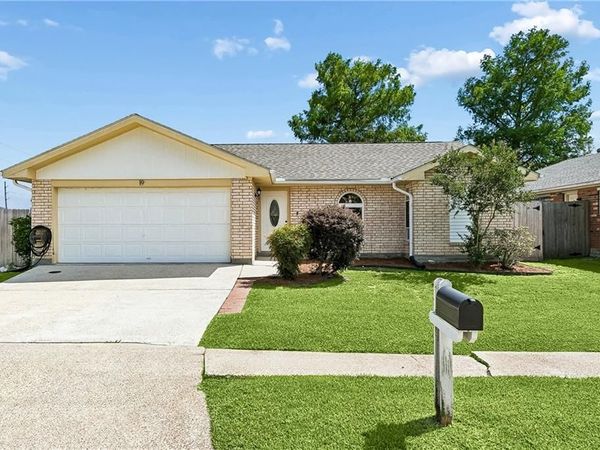 19 BISTINEAU Court , Kenner, LA 70065
