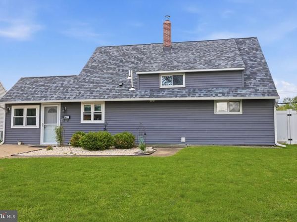17 NEEDLEPINE LANE, LEVITTOWN, PA 19054