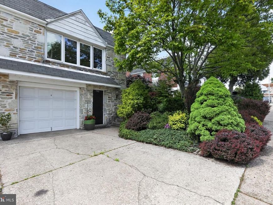 795 Hill Road, Philadelphia, PA 19128 Main Photo