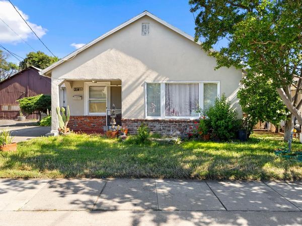 2145 Perkins Way, Sacramento, CA 95818