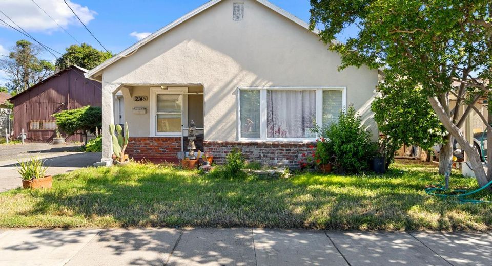 2145 Perkins Way, Sacramento, CA 95818 Photo