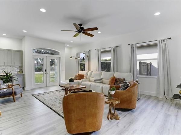 10842 Vanderbilt DR , NAPLES, FL 34108