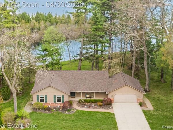 2748 Armstrong Drive, Orion Twp, MI 48360