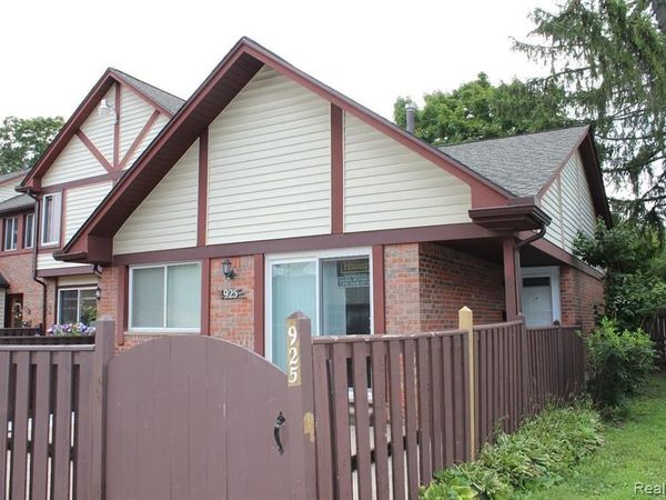 925 Terrace Lane N, York Twp, MI 48198