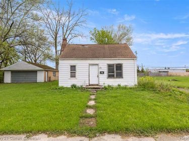 8070 Westpoint Street , Taylor, MI 48180